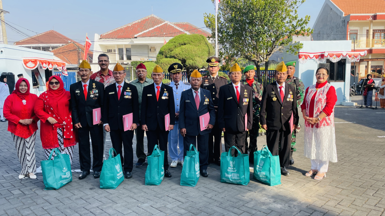 Bersama para veteran perang kemerdekaan