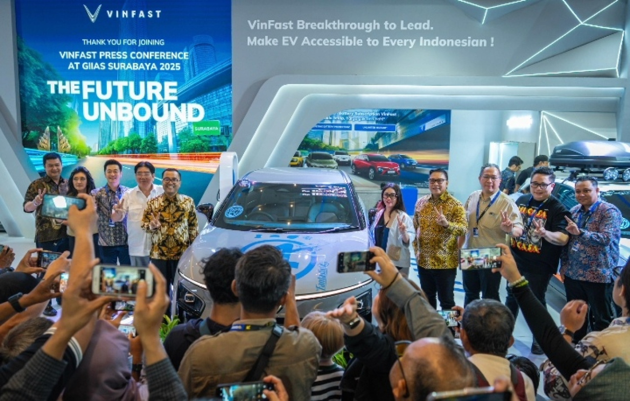 VinFast Luncurkan VF 7 di GIIAS Surabaya 2025, Perkuat Pasar EV di Jawa Timur