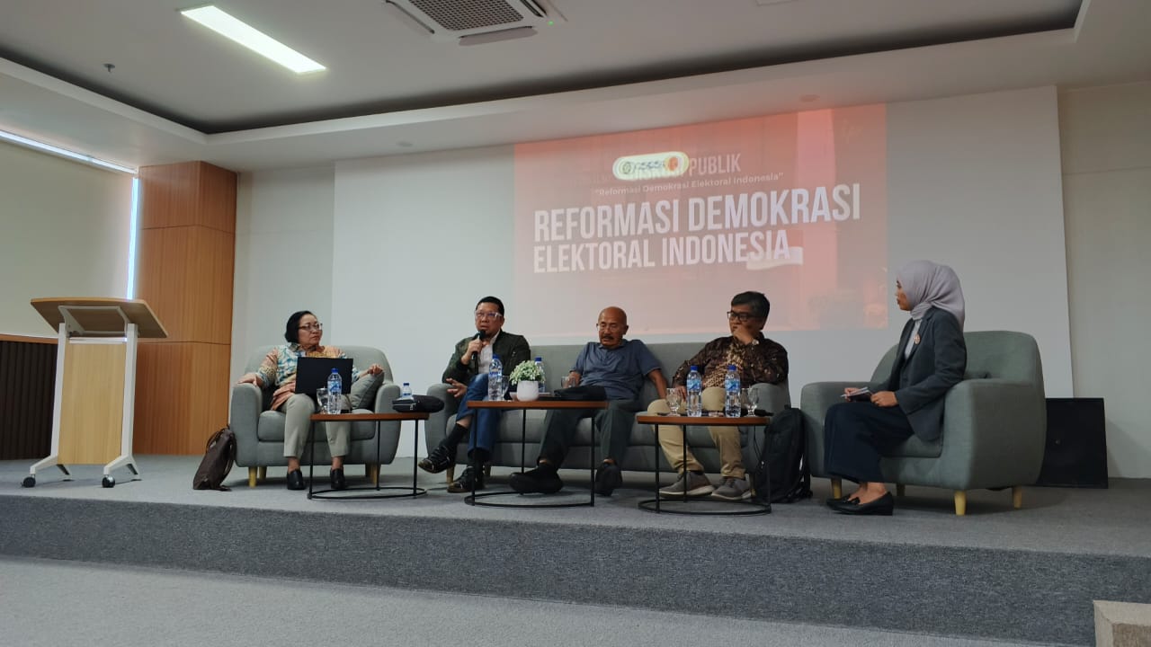 Demokrasi Indonesia di Persimpangan, CSCS Unair Gelar Diskusi Publik Reformasi Elektoral