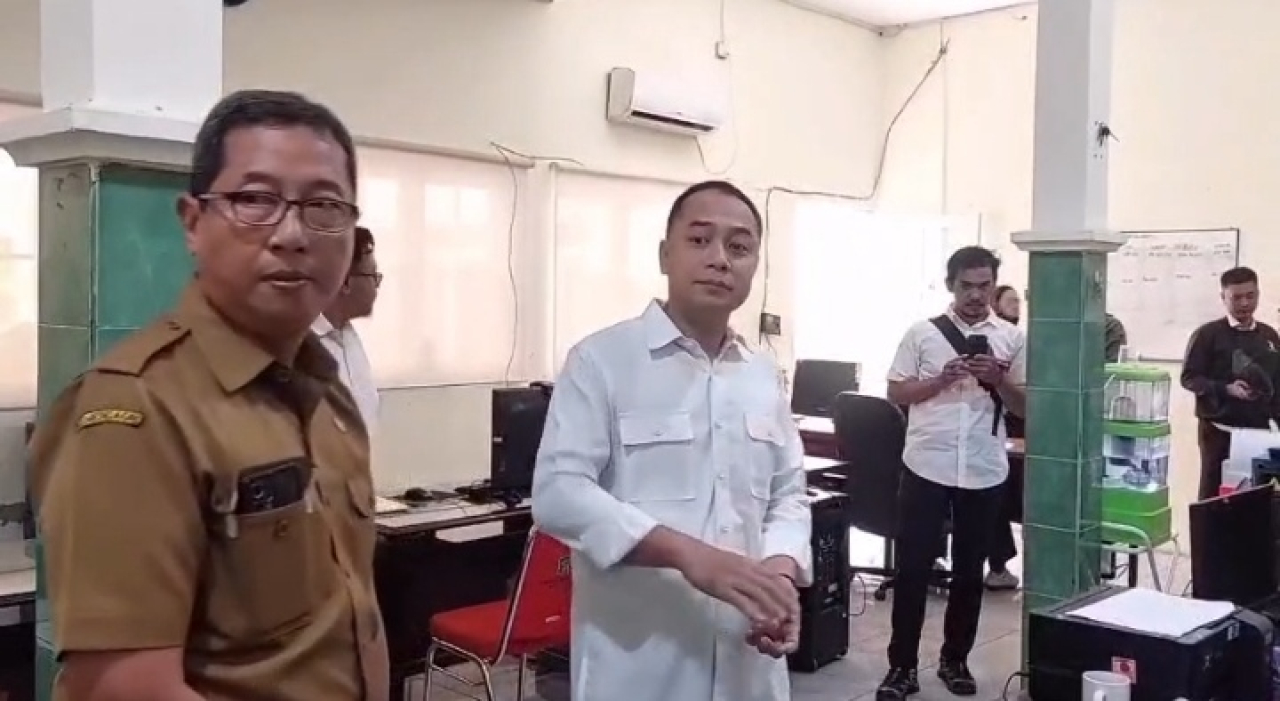 Pemkot Surabaya Tegaskan Pelayanan Administrasi Kependudukan dan Perizinan Gratis, RT/RW Dilarang Tarik Biaya