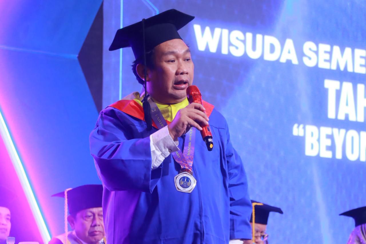 Raih Gelar Sarjana Hukum Unitomo, Berikut Cerita Inspiratif Seorang Eric Hermawan