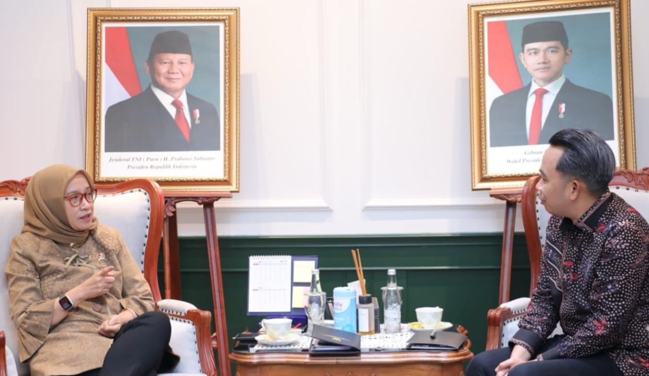 Bupati Jember, Gus Fawait bertemu langsung dengan Menteri PANRB, Rini Widyantini, di Jakarta. foto: diskominfo for ayojatim.