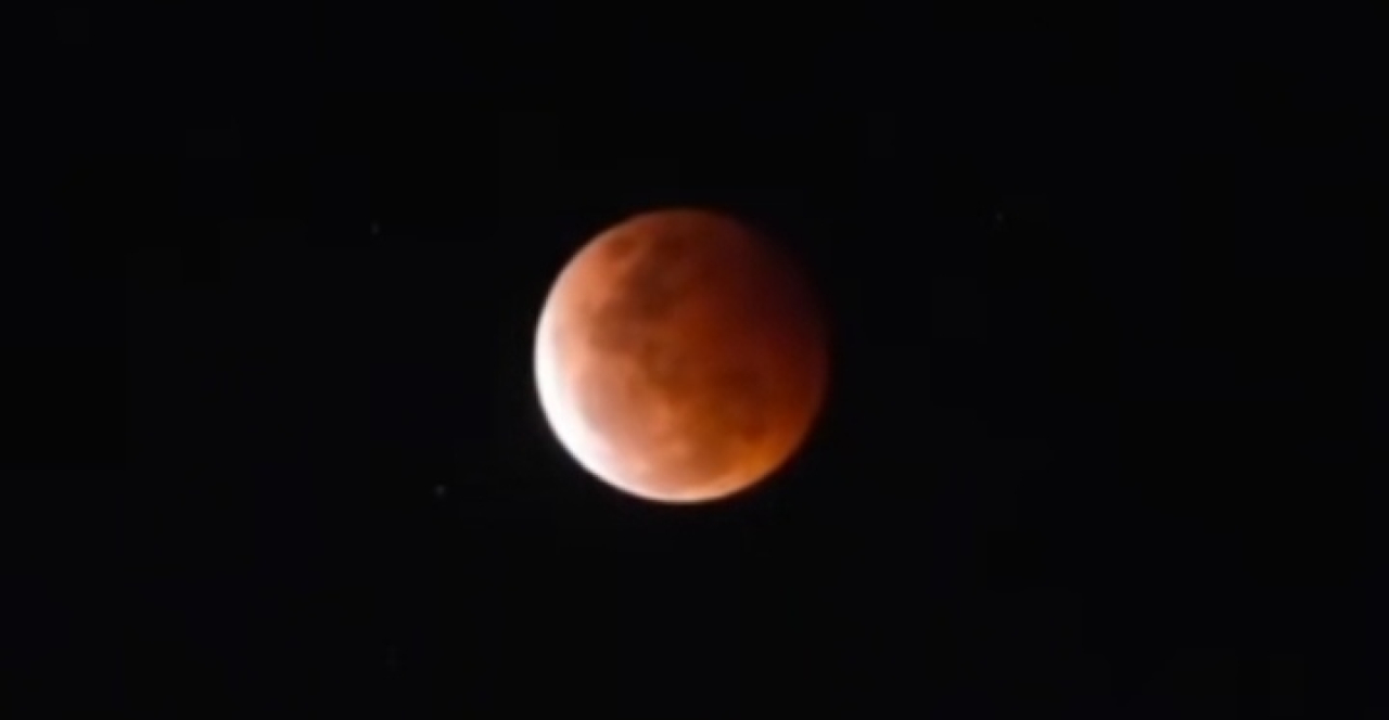 Fenomena Blood Moon. Foto: Ilustrasi