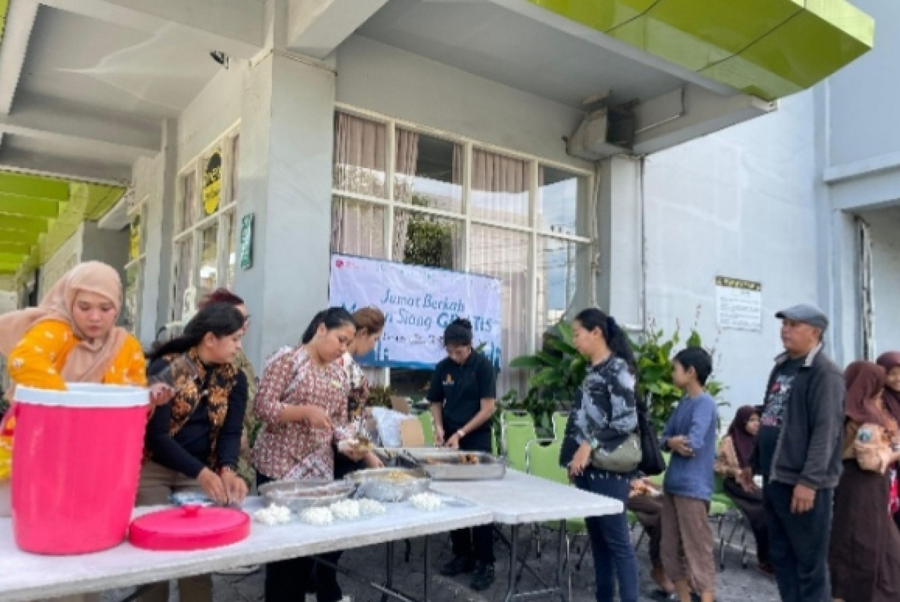 Jumat Berkah Maxone Dharmahusada Surabaya 
