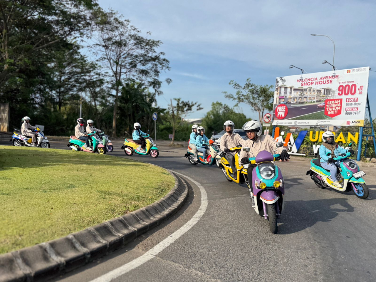 Beberapa jurnalis di Jatim jajal unit kendaraan motor honda di Sidoarjo, Jawa Timur. Foto: MPM Honda Jatim