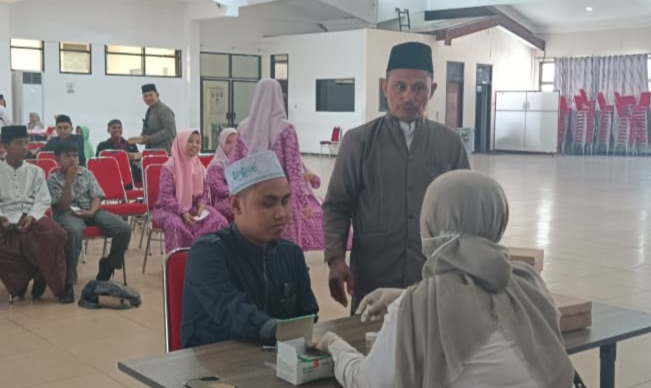 Dinkes Jember melakukan pemeriksaan kepada calon peserta MTQ XXXII Tingkat Provinsi Jawa Timur. foto: diskominfo for ayojatim.