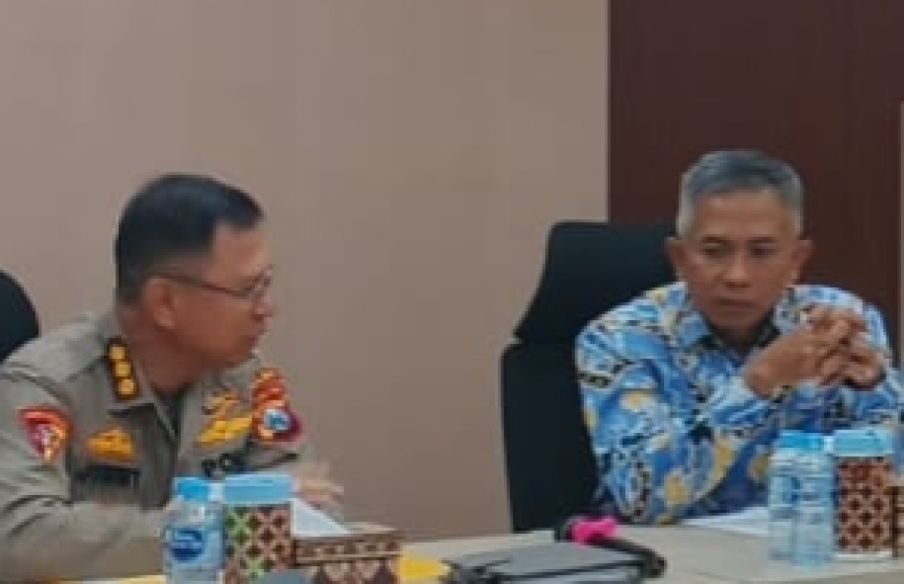 Kepala Perwakilan Ombudsman RI Jawa Timur Agus Muttaqin saat berdaudoensi di Polda Jatim. foto: ORI for ayojatim.