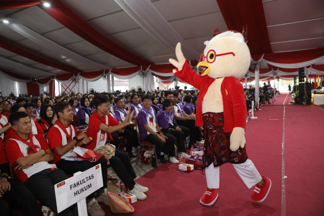 PKKMB Untag Surabaya 2025 Meriah dengan Tarian Maskot Owly