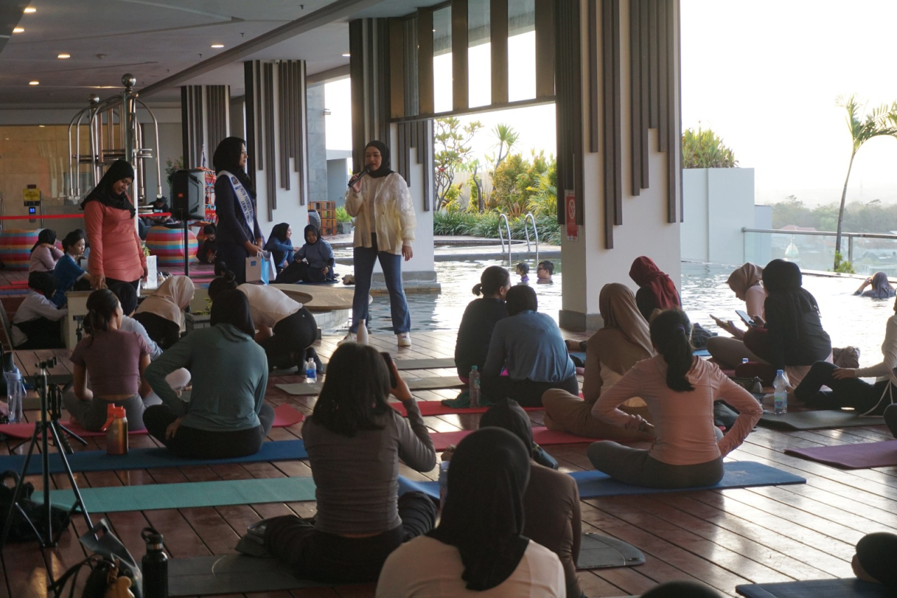 Aston Gresik menggelar Pilates, Minggu (31/8/2025). Foto: Ayojatim
