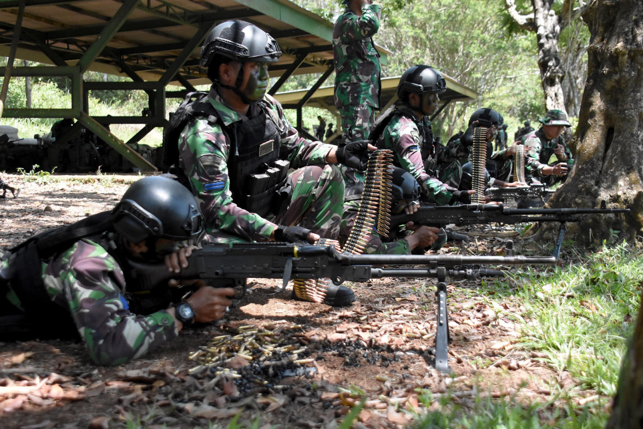 Prajurit Brigif 2 Marinir Laksanakan Latihan Menembak Senbanif