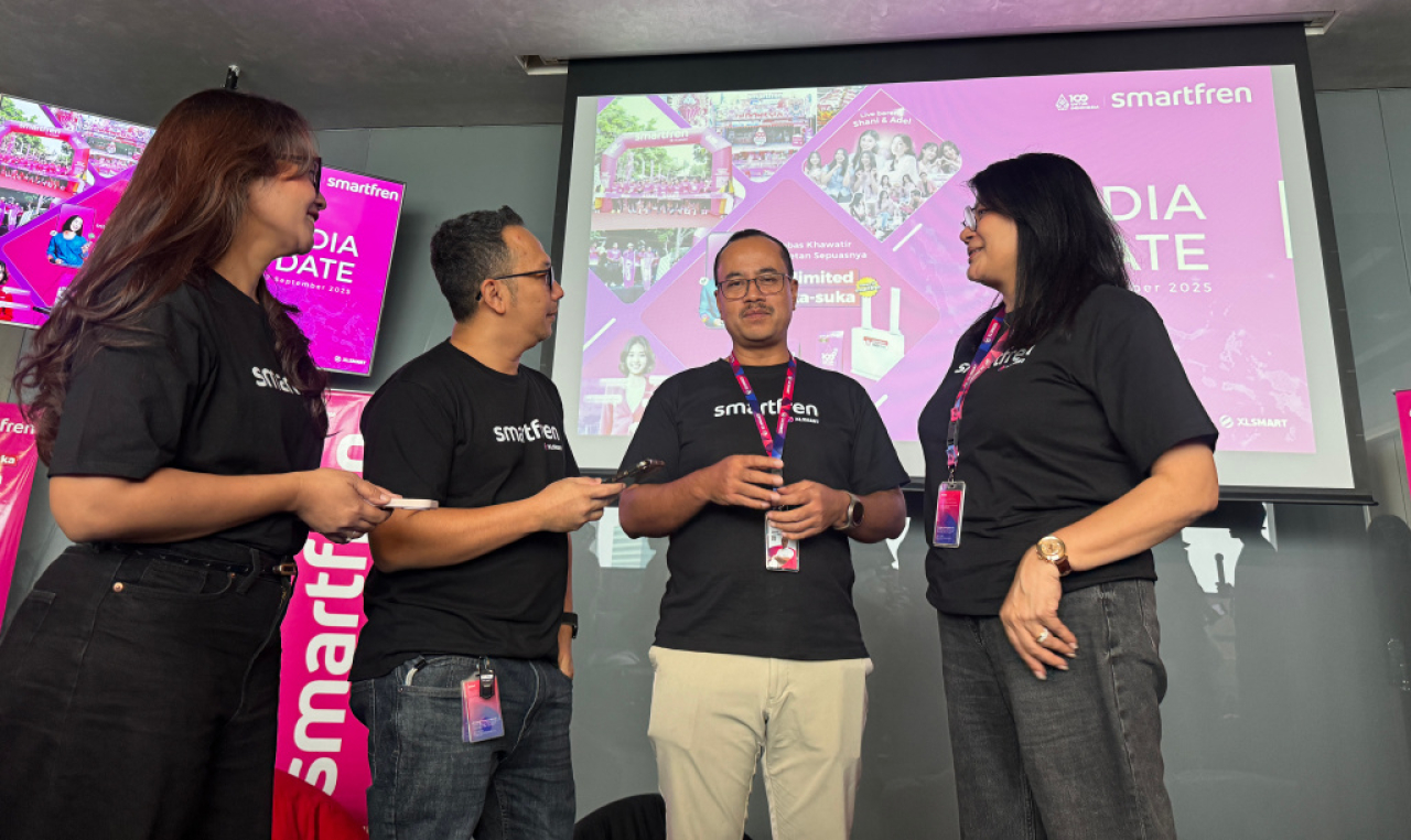 Division Head Brand Communication SMARTFREN, Edtine Pamilien Gensana, Head of SMARTFREN Product, Astiyanto Tri Muktiwibowo, Chief Marketing Officer SMARTFREN XLSMART, Sukaca Purwokardjono dan  Division Head Customer Success SMARTFREN, Rochelle Camasosa da