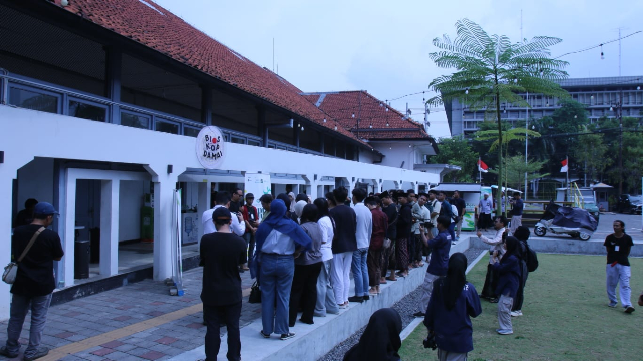 Festival Film Santri edisi perdana resmi dibuka pada 24–25 Oktober 2025 di Pos Bloc, Jl. Kebon Rojo, Krembangan, Surabaya.