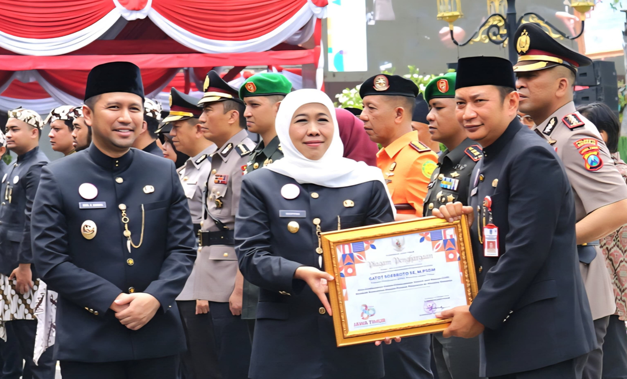 Gatot Soebroto Kalaksa BPBD Jatim Terima Penghargaan Atas Dedikasi dalam Penanganan Musibah Ponpes Al-Khoziny