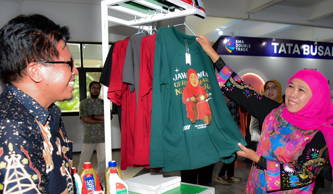Gubernur Khofifah Bangga Siswa Double Track di Jatim Bentuk 1.600 Kelompok Usaha Siswa di Tahun 2025