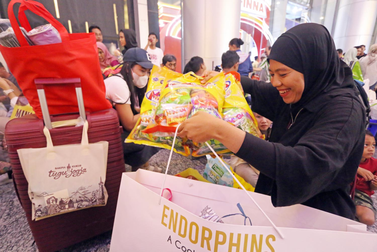 Berkah PRJ 2025: Jasa Titip Snack Jumbo Raup Untung Jutaan Rupiah!