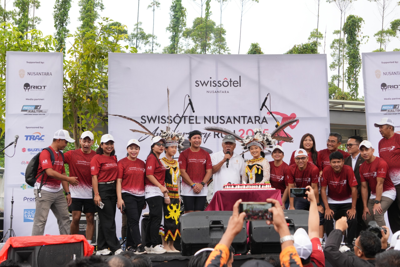 Kepala Otorita Ibu Kota Nusantara (OIKN), Basuki Hadimuljono, bersama jajaran manajemen Swissôtel Nusantara.