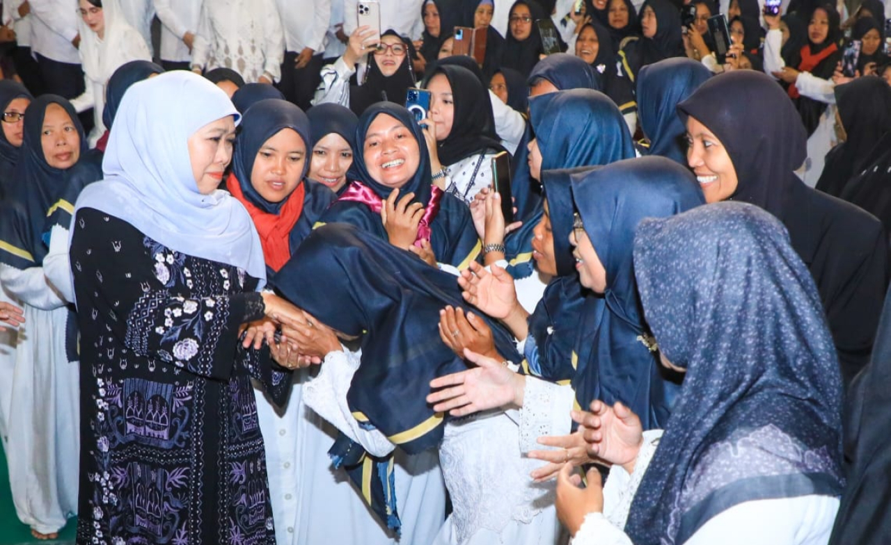 Sebanyak 4.000 hafidz hafidzah mengkhatamkan Al-Qur'an sebanyak 8O kali menjelang HUT Pemprov Jatim ke-80. foto: kip for ayojatim.