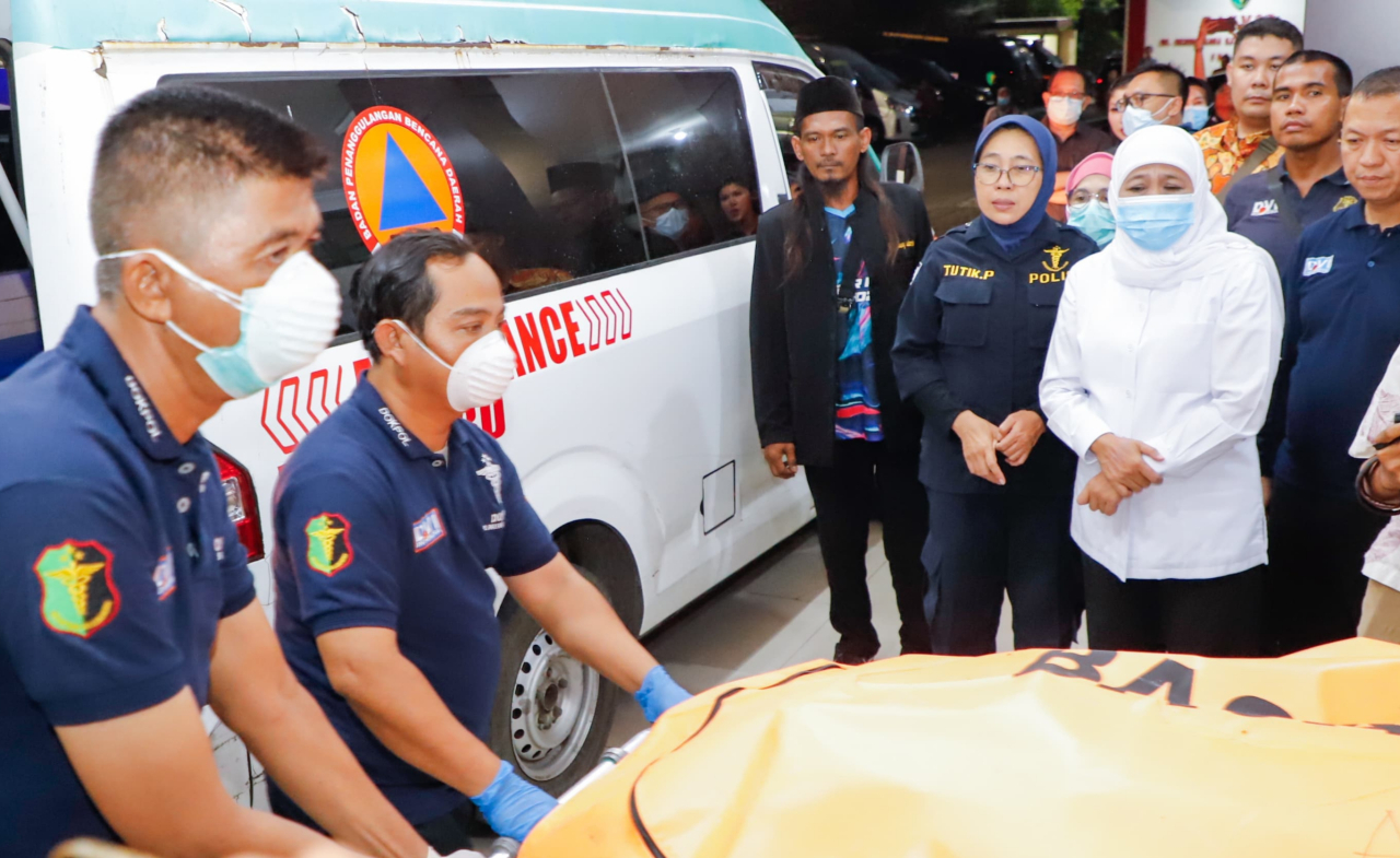 Gubernur Khofifah Pastikan Posko DVI Post Mortem Korban Musibah Musala Ponpes Al Khoziny di RS Bhayangkara Profesional