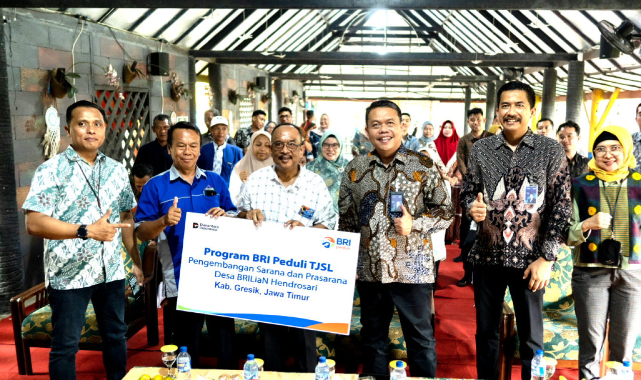 Penyerahan Apresiasi Desa BRILiaN 2025” di kawasan wisata Edu Wisata Lontarsewu, Desa Hendrosari, Kecamatan Menganti, Kabupaten Gresik, pada Rabu (29/10/2025). Foto/Ayojatim