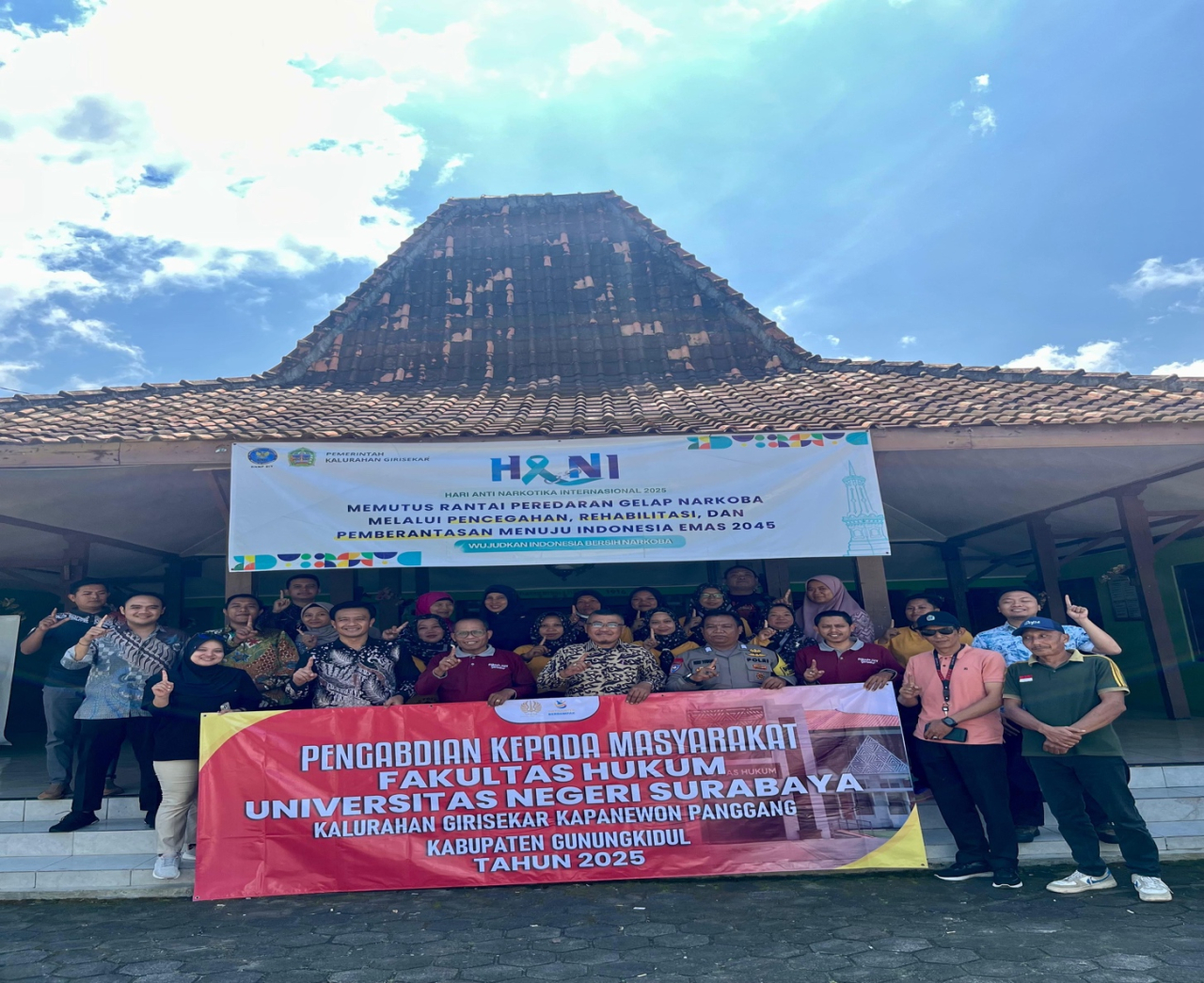 Tim dosen Fakultas Hukum Unesa menggelar sosialisasi mekanisme gugatan sederhana bagi pelaku UMKM di Desa Girisekar, Gunungkidul. Foto/Ayojatim.com