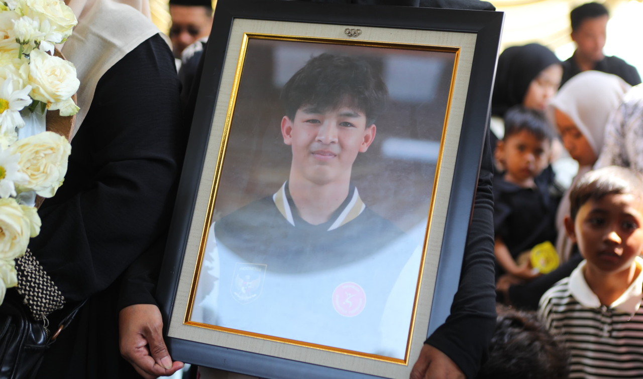 Gubernur Khofifah Takziah dan Iringi Pemakaman Atlet Muda Naufal Takdir Al Bari di Gresik