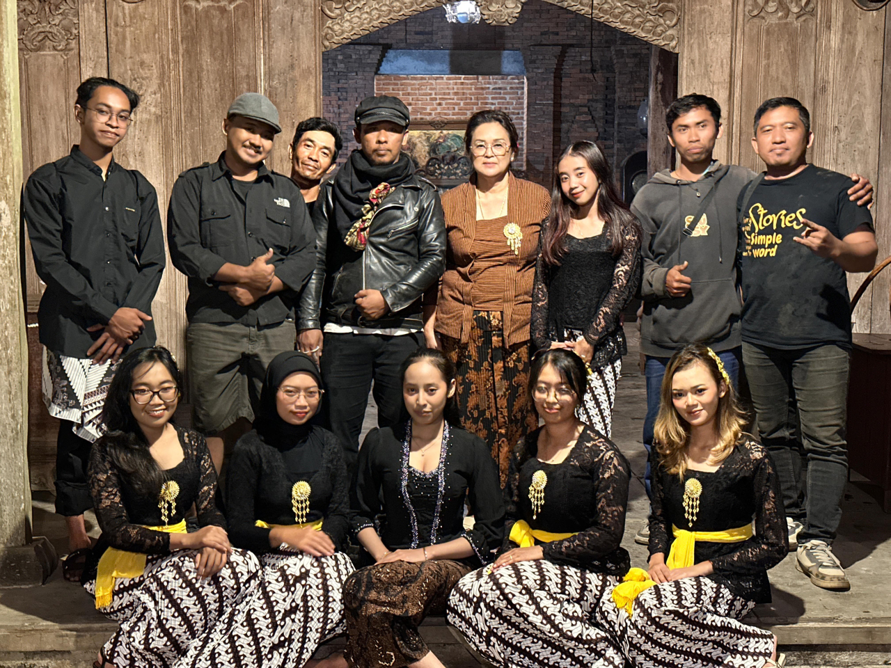 Tim dari Omah Bapak Trawas - Jungle Hospitality Management 