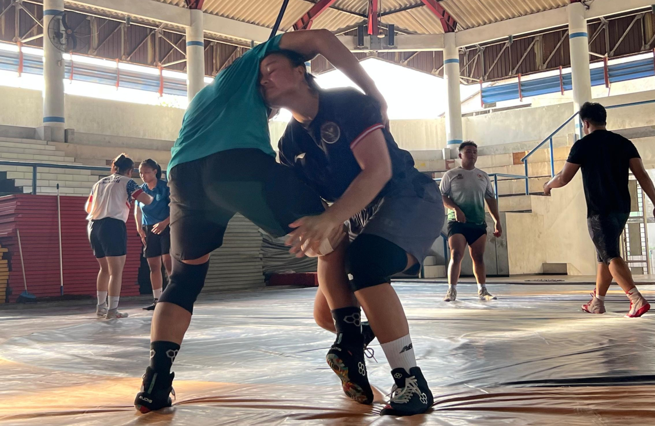 Mengintip Perjuangan Atlet Gulat Jatim, dari Keringat Latihan hingga Kilau Medali Emas