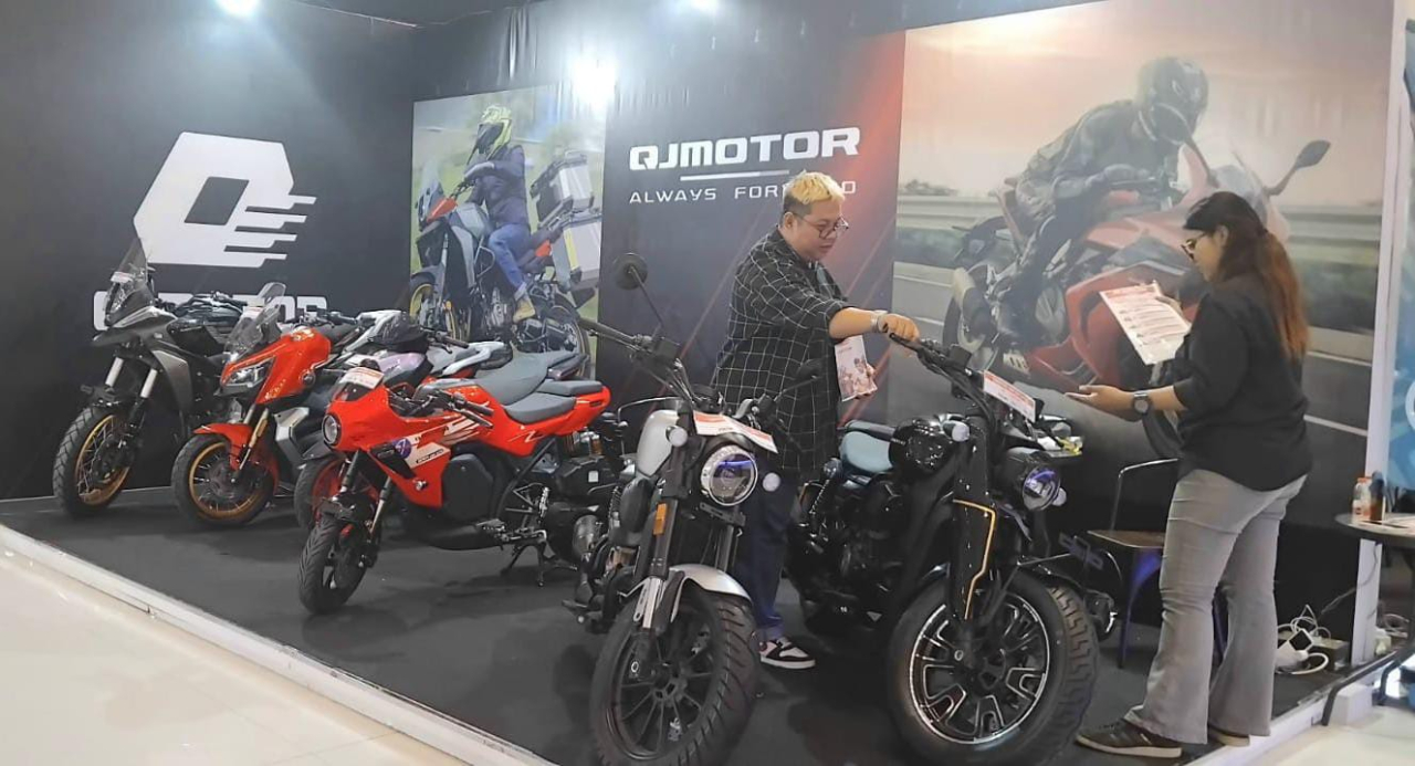 QJMotor Surabaya, di bawah naungan Djoko Motor Group, resmi meluncur dan meramaikan ajang Pekan Raya Jatim (PRJ) 2025 di Grand City Convention & Exhibition, Surabaya. Foto/Ayojatim