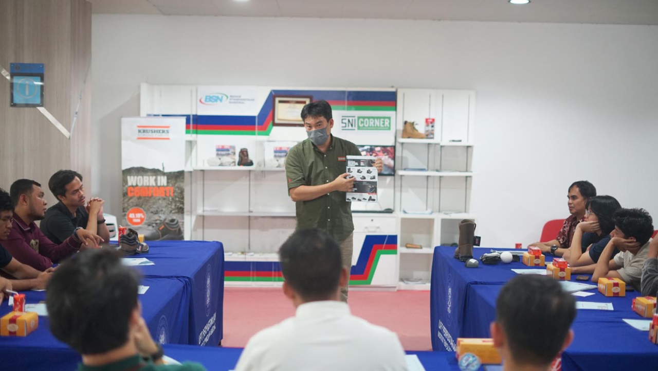 Rintis Kerjasama dengan ITB, Sepatu SNI KRUSHERS Safety Shoes Disosialisasikan di SNI Corner