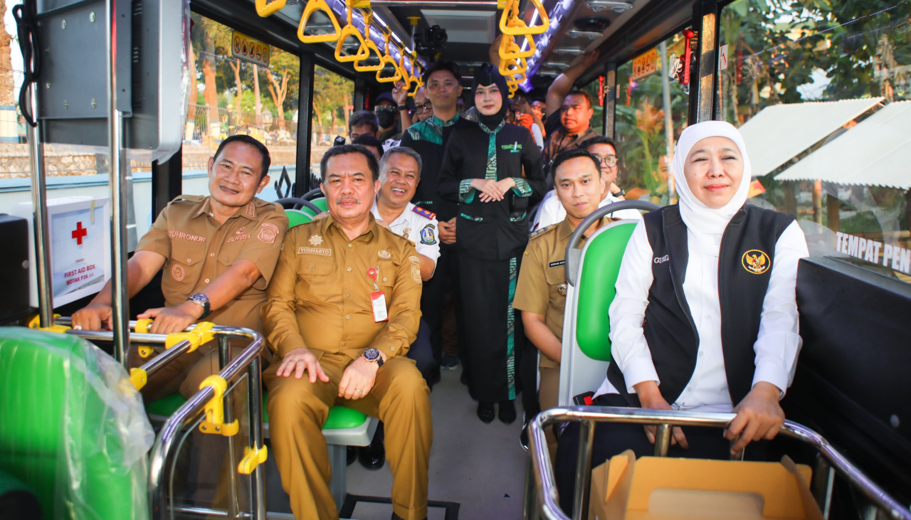 Kado Spesial Hari Jadi ke-80 Provinsi Jatim, Gubernur Khofifah Luncurkan Bus Trans Jatim Koridor VII Lamongan