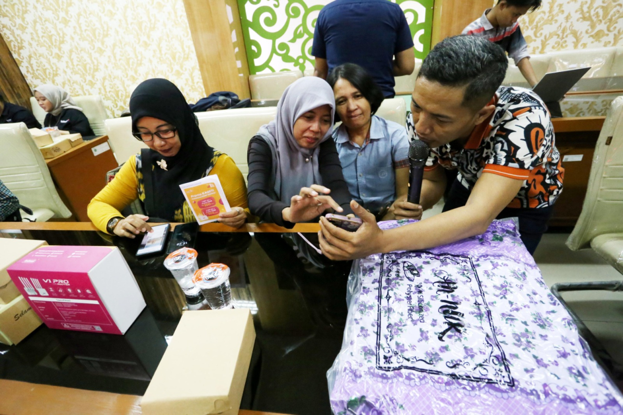 Isnan Efendi, praktisi seller Tiktok dari RLD menjelaskan bagaimana proses berjualan di sosial media bagi UMKM. Foto: RLD