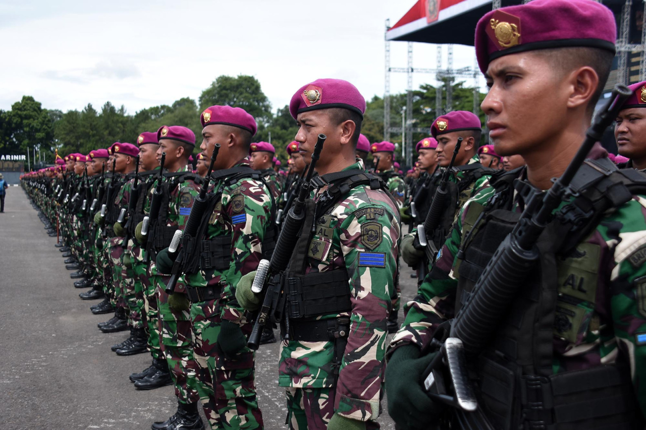 Komandan Brigif 2 Marinir Pimpin Gladi Upacara Persiapan Peringatan HUT ke-80 Korps Marinir