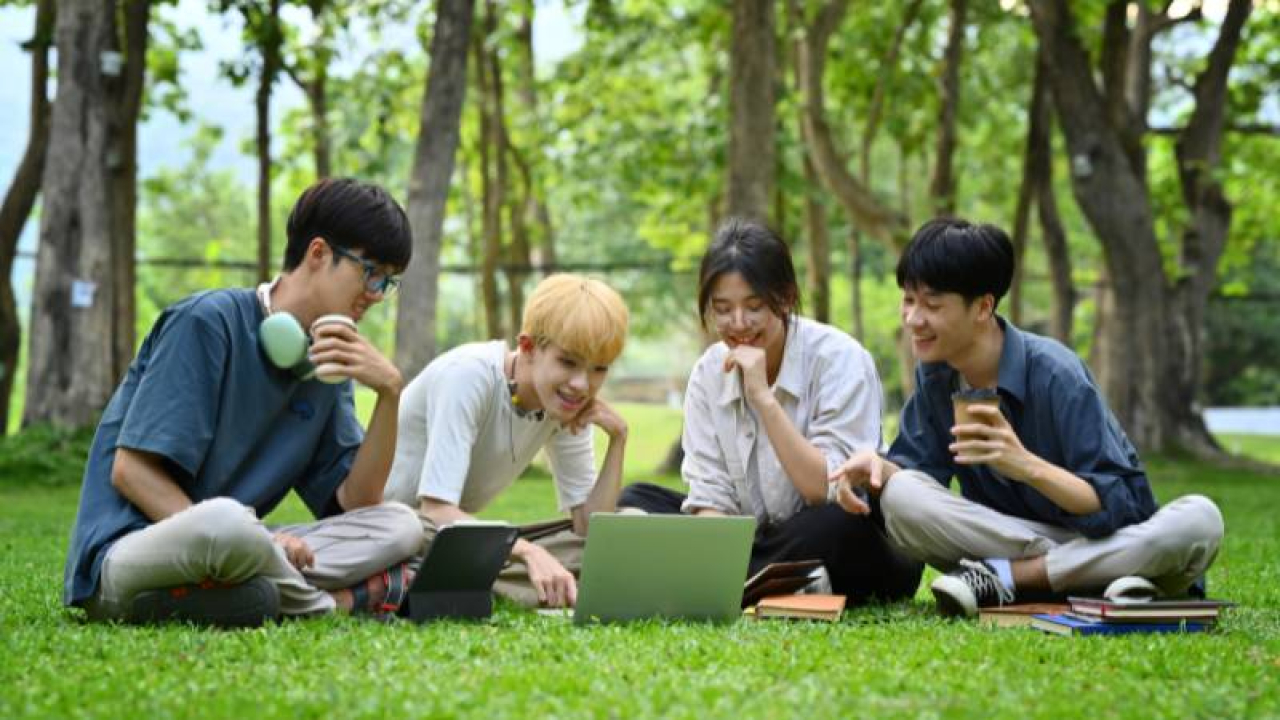 Krisis Interaksi Nyata Gen Z di Era Digital