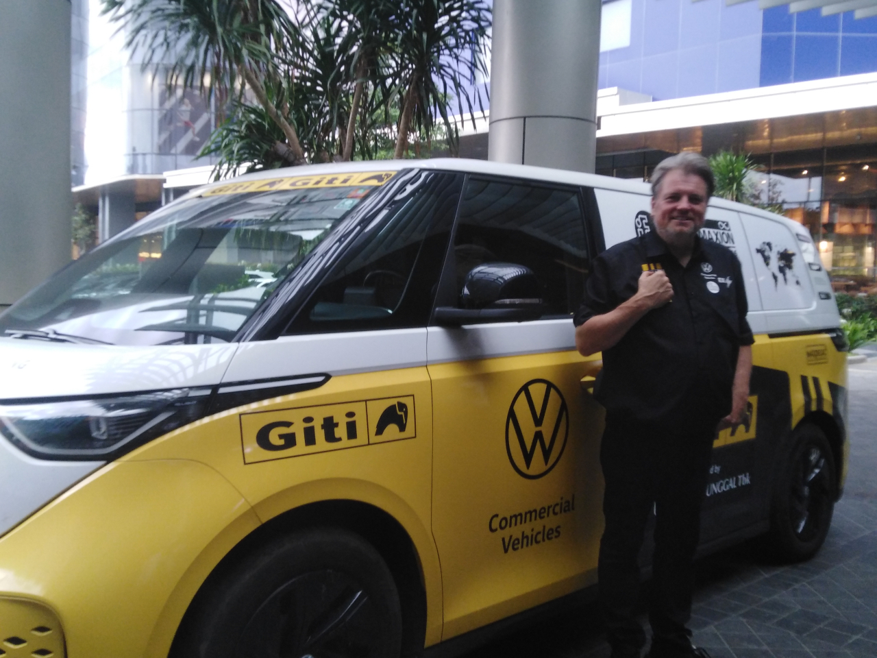 ID. BUZZ World Tour 2025 Tiba di Surabaya, Semangat dan Cerita Panjang dari Legenda Volkswagen