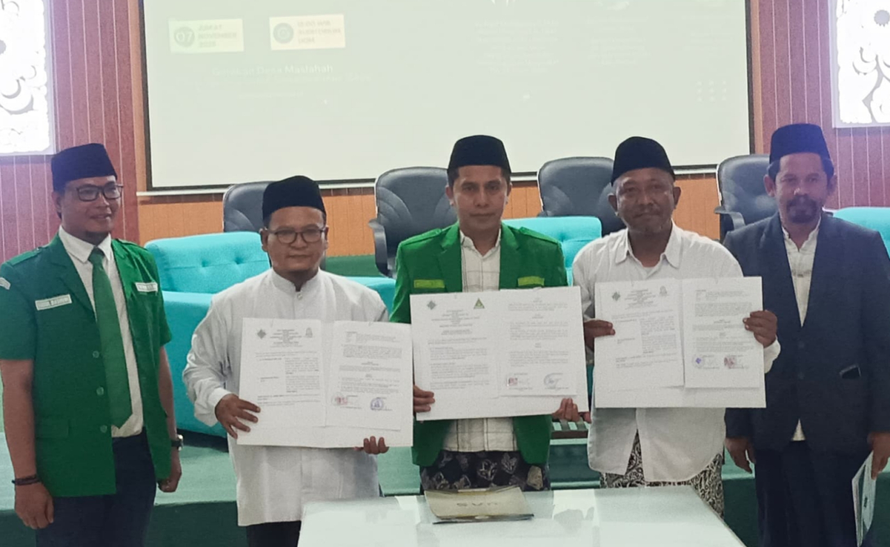 Penandatanganan MoU GP Ansor Jatim dengan Universitas Al-Qolam Malang dan Universitas Alfalah As-Sunniyah Jember tentang Gerakan Desa Maslahah. foto: Ansor Jatim for ayojatim.