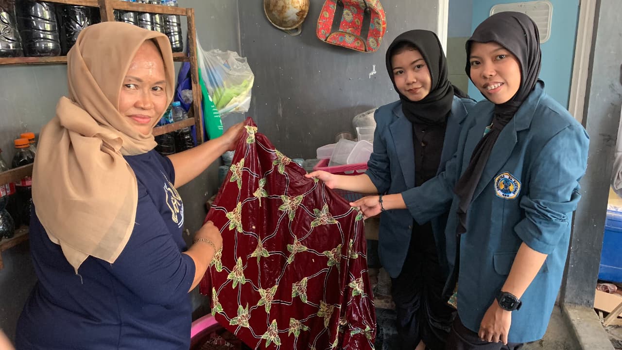 Kolaborasi Tim PM-UPUD Unitomo dan Unipra Dorong Inovasi Teknologi, Tingkatkan Daya Saing Batik Probolinggo