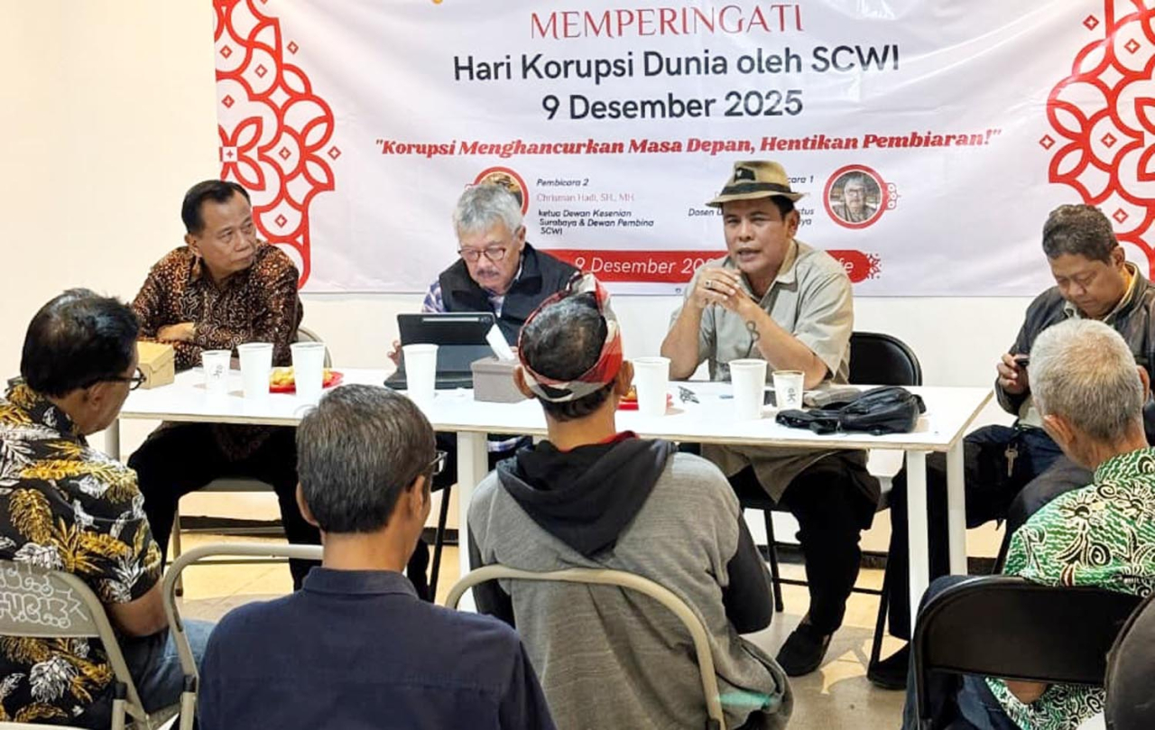 SCWI menggelar FGD Peringatan Hari Anti Korupsi dan Diskusi Publik di Kedai Seruni, Surabaya. Foto/Ayojatim.com