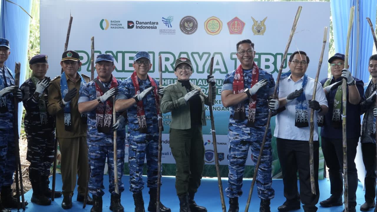 PT SGN dan TNI AU Bersama Perkuat Ketahanan Pangan lewat Tanam Raya Tebu