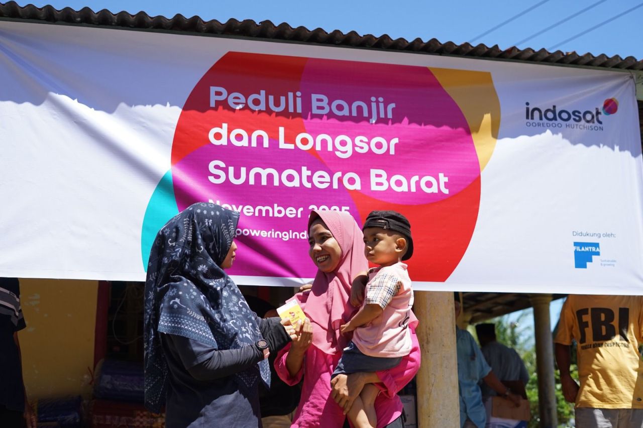 Indosat Percepat Pemulihan Jaringan dan Salurkan Bantuan Bagi Warga Terdampak Banjir di Sumatera