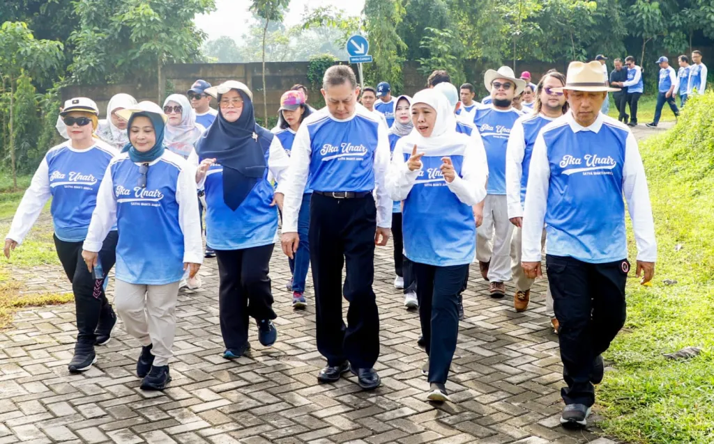 Khofifah Ajak Alumni Unair Bersinergi Dukung Program Nasional dari MBG hingga Penguatan Sapi Perah