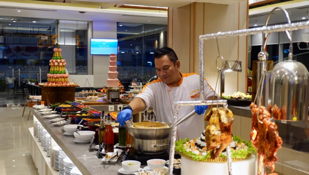 Menjelajah Rasa Tujuh Negara dalam “The Journey of 7 Iftar” di HARRIS Bundaran Satelit Surabaya
