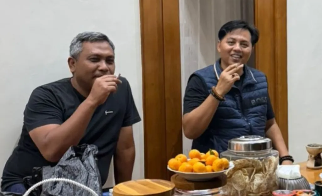 Diskusi Gayeng Gus Lilur Owner RBS dengan Pionir Eksportir Rokok Madura