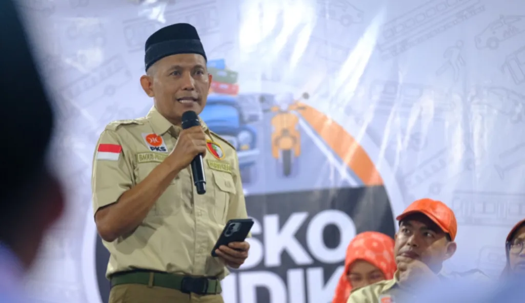 Posko Mudik PKS Jatim Manjakan Pemudik dengan Ngopi dan Pijat Gratis
