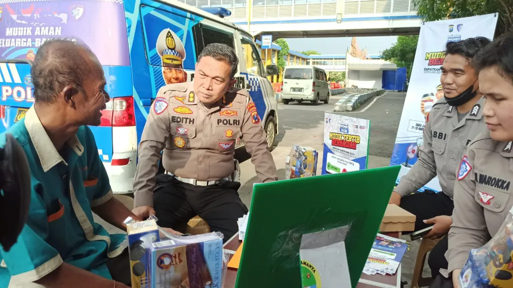 Ditlantas Polda Jatim Sosialisasi Mudik Lebaran di Terminal Purabaya, Ajak Kru Bus Tertib Lalin