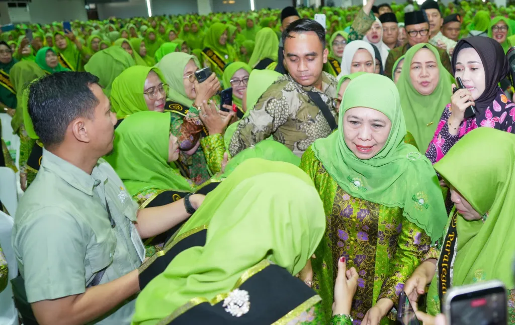 Harlah Ke-80 Muslimat NU, Khofifah Kukuhkan 400 Paralegal MNU Jateng
