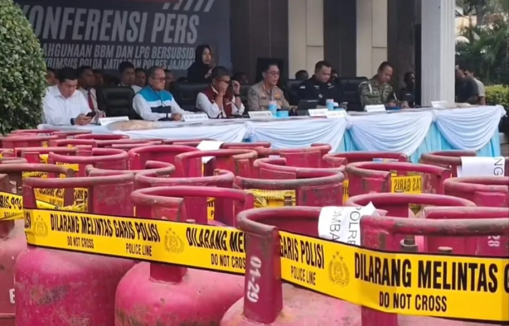 Polda Jatim Bongkar Praktik Ilegal BBM dan Elpiji Subsidi Rp7,5 Miliar, 79 Pelaku Diamankan