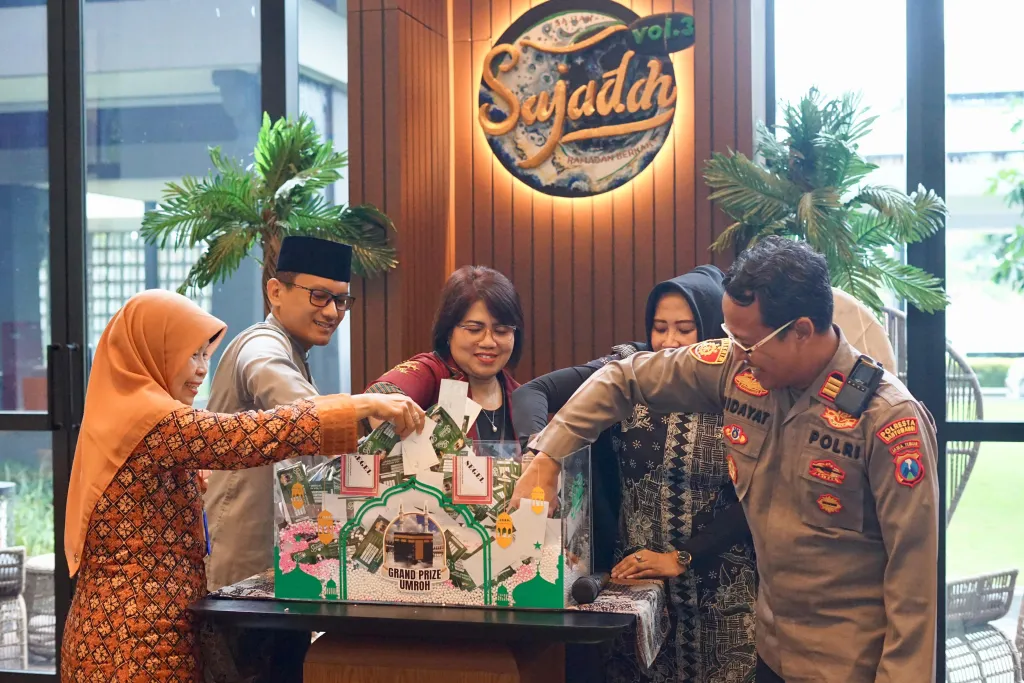 Kokoon Hotel Banyuwangi Gelar Penyerahan Simbolis Grand Prize Umrah 12 Hari Sajadah Vol. 3 