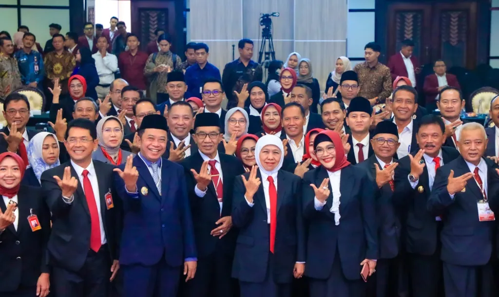 Raih Laba Bersih Tertinggi Diantara BPD Se Indonesia, Gubernur Khofifah Apresiasi Kinerja Bank Jatim