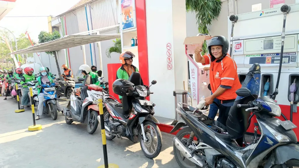 Aksi Agustus Merdeka, 200 Ojol Surabaya Dapat BBM Gratis