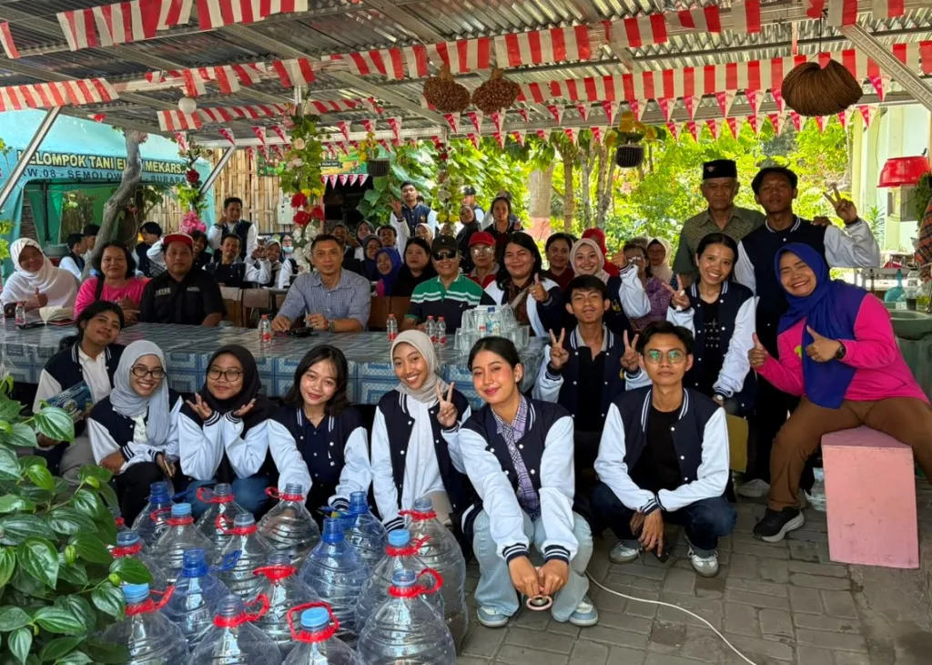 75 Mahasiswa Unitomo Hadirkan KKN Berdampak di Semolowaru, dari Edukasi hingga Pemberdayaan Warga